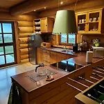 Hébergement de vacances Luxusna Drevena Zrubova V Obci