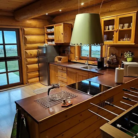 Feriehus Luxusna Drevena Zrubova V Obci