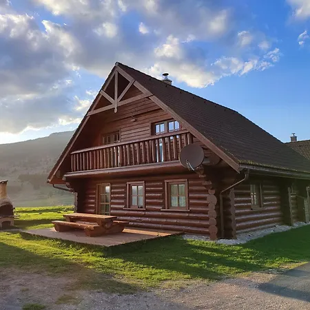 Luxusna Drevena Zrubova V Obci *