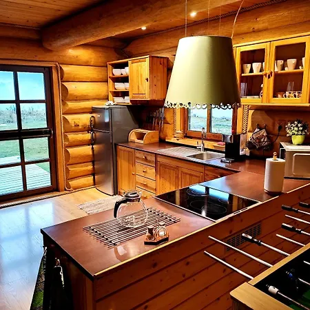 Feriehus Luxusna Drevena Zrubova V Obci *