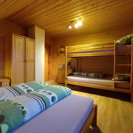 Feriehus Luxusna Drevena Zrubova V Obci