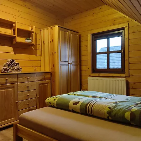 Feriehus Luxusna Drevena Zrubova V Obci